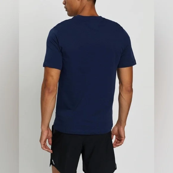 Nike Men’s Sportswear Club T-shirt Midnight Navy/White 2XL - Picture 2 of 8